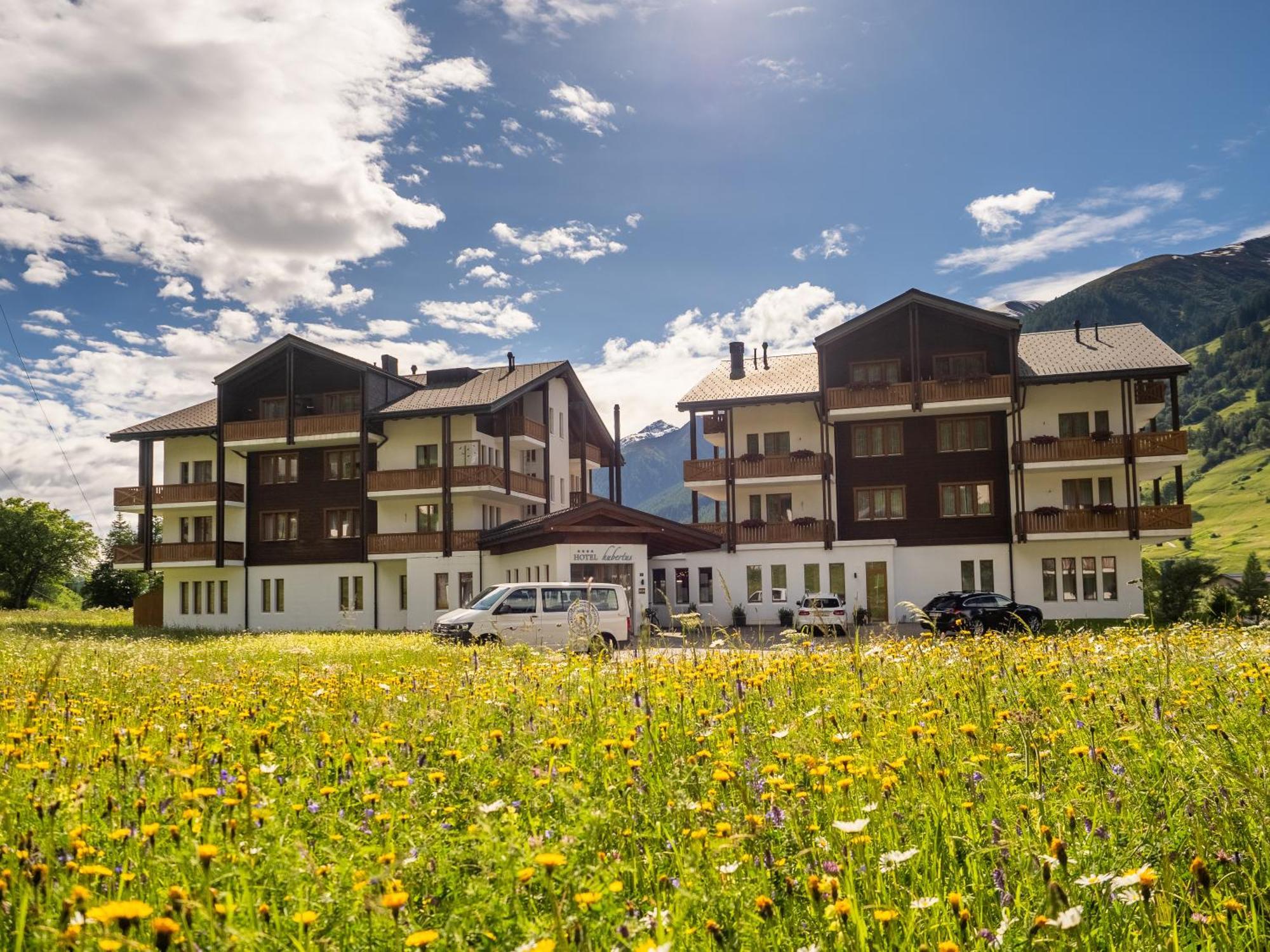 Hotel Hubertus Obergesteln Bagian luar foto