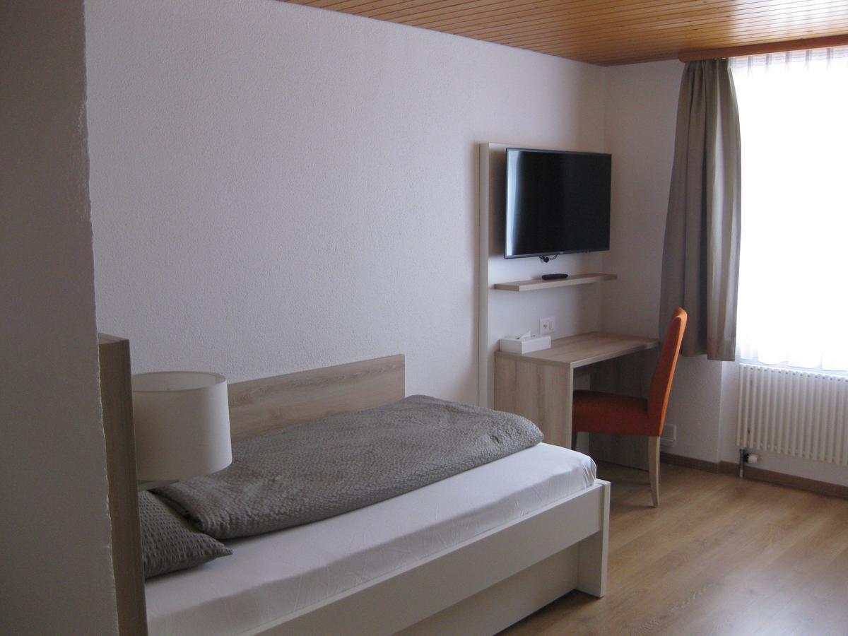 Hotel Hubertus Obergesteln Bagian luar foto